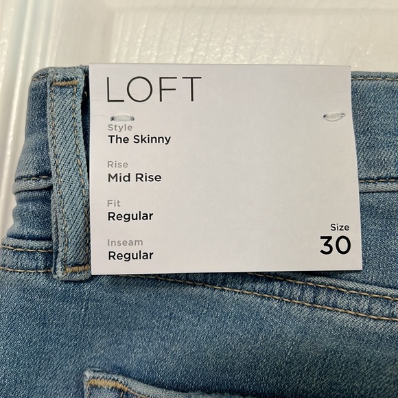 Loft jeans, BNWT. Light denim, high rise, light distressing, raw hem. - Picture 3 of 6